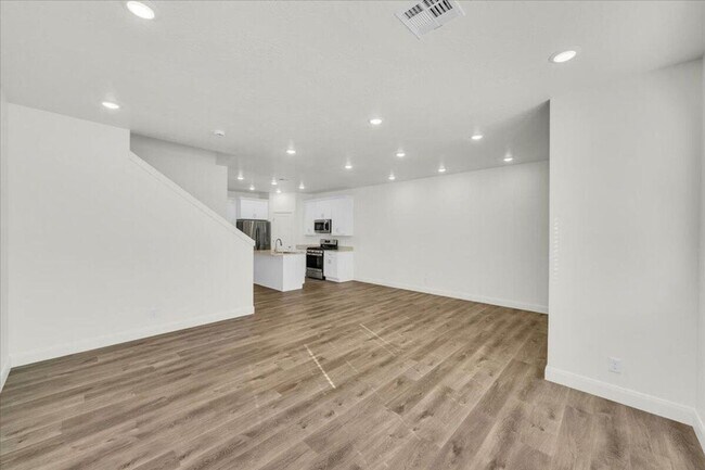 Foto del edificio - Bright & Stylish 3 Bedroom Townhome in Des...