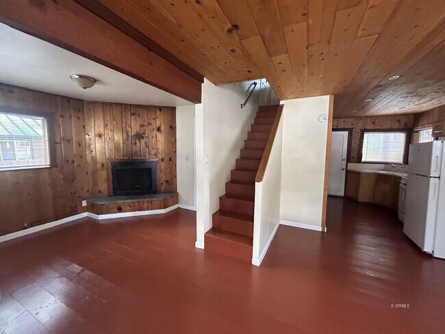 Building Photo - Shady Pines Cabin 1 bd.+1 Loft Bd. 1 Ba. w/ Sm. Fenced Yard.