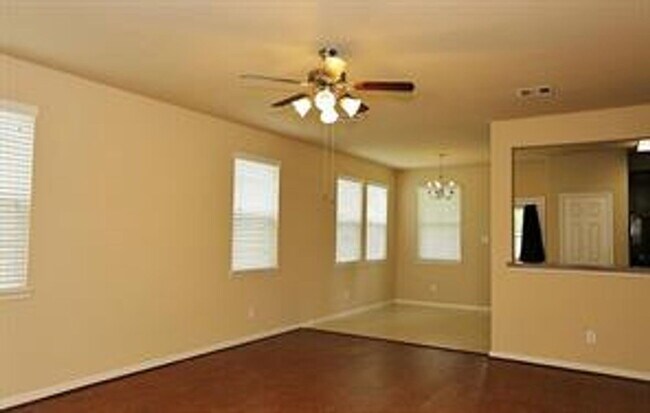 Foto del edificio - 10011 Cobbs Cove Ln