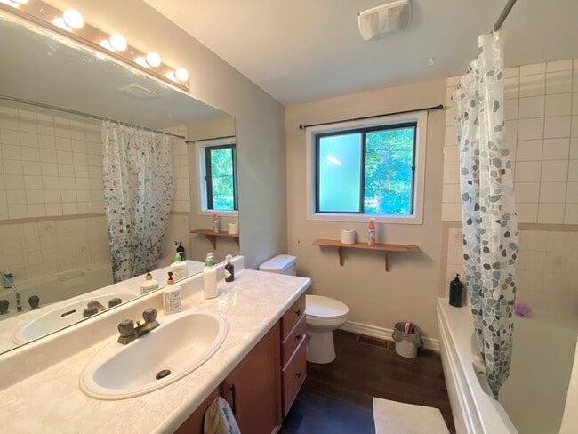 Building Photo - 68 Harold Ct