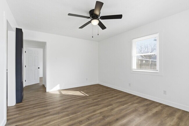 Building Photo - 520 N Park Ave