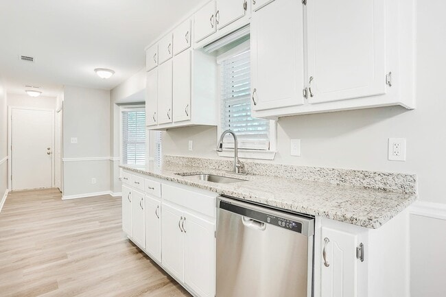 Building Photo - 110 Bradley Pl