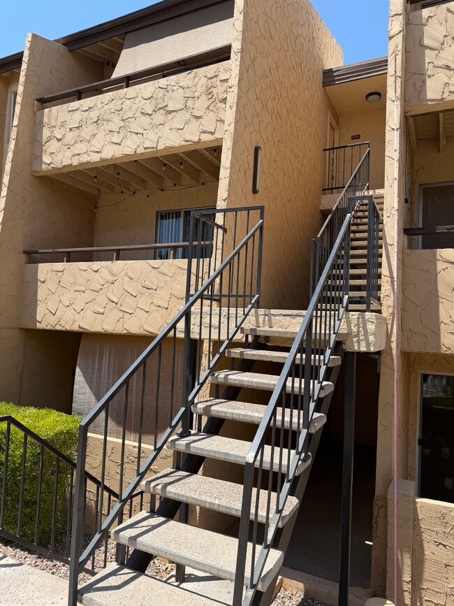 Building Photo - 8055 E Thomas Rd