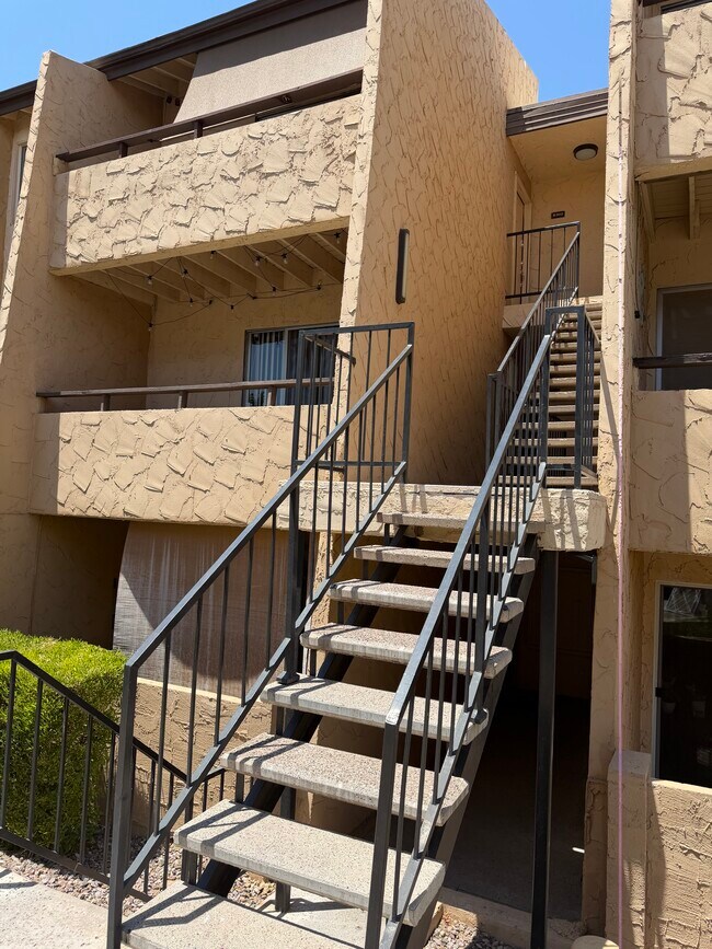 Building Photo - 8055 E Thomas Rd