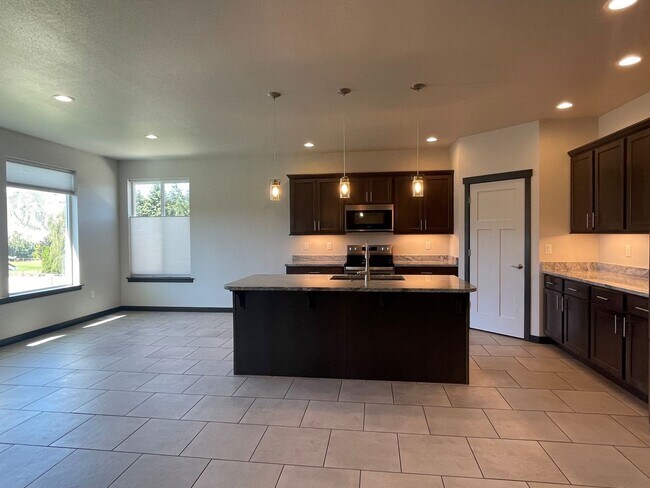 Foto del edificio - Now renting 3 bedroom 2 bathroom House