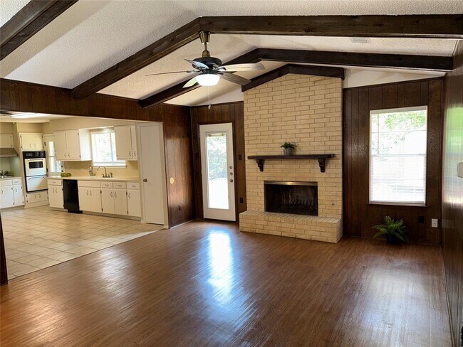 Building Photo - 5401 Salem Hill Dr