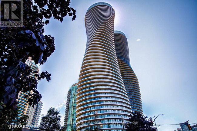Building Photo - 60-5460 Absolute Ave