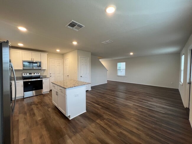 Foto del edificio - Stunning 4 bdrm Two-Story in  NBTX