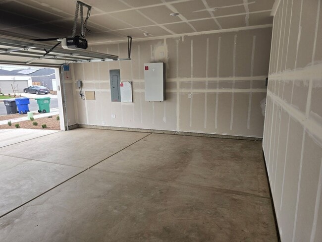 Building Photo - 3 BR 2 BA New Build home available now