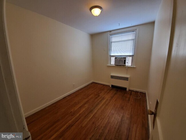 Building Photo - 2711 Unruh Ave