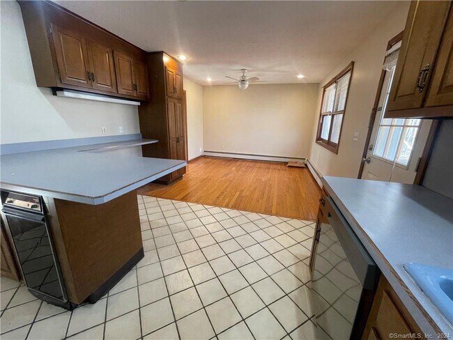 Building Photo - 8 Boxwood Dr