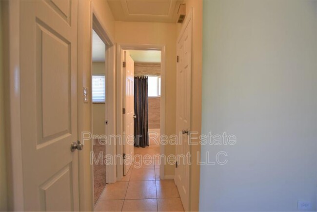 Foto del edificio - 4465 E Jewell Ave