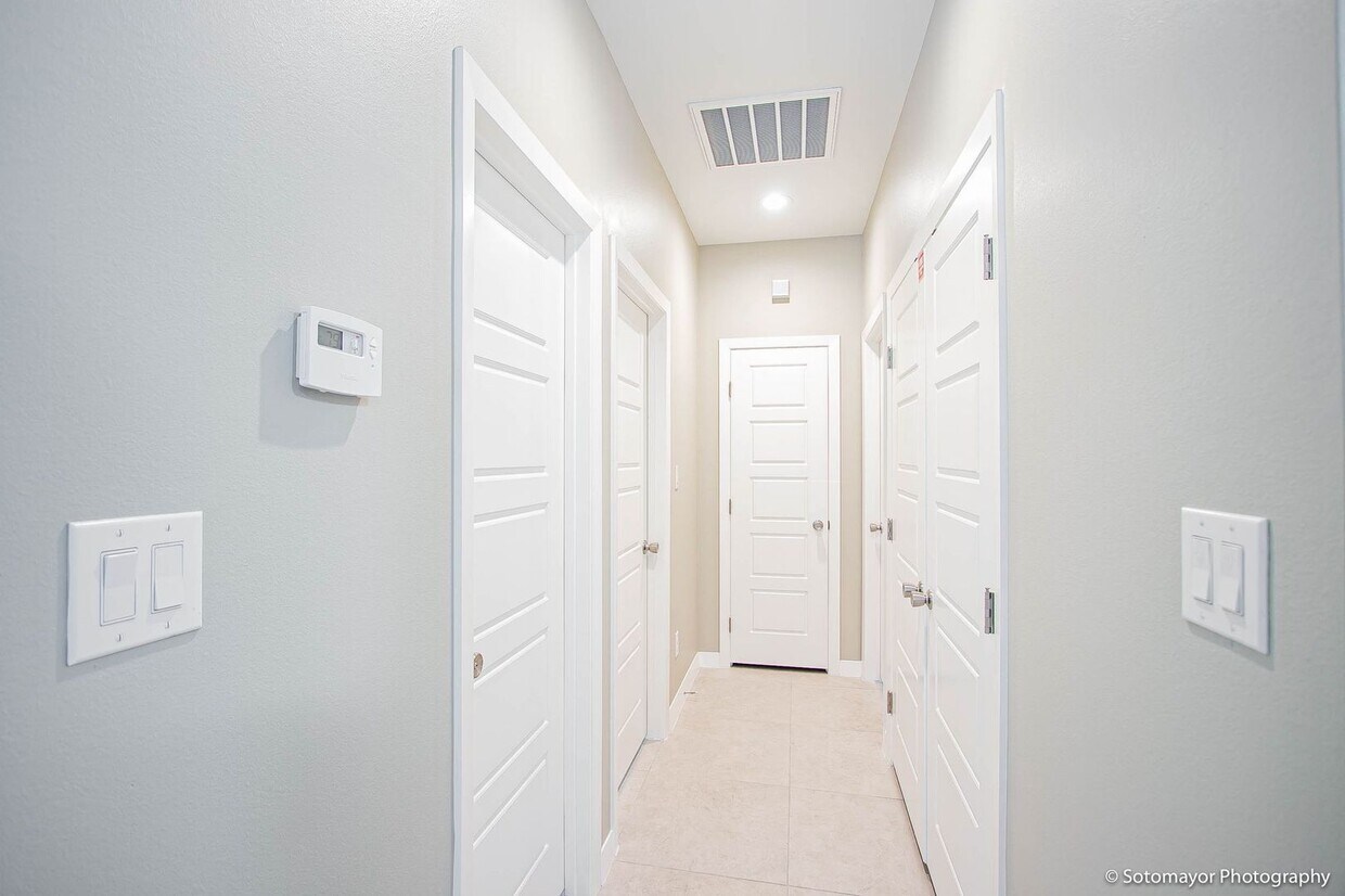 Foto del edificio - 1215 White Oak Dr
