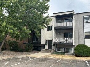 Building Photo - 1400 Golden Cir