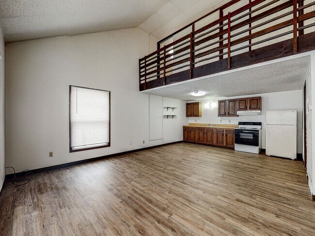 Building Photo - 2317/2319 Knapp Street Ames IA 50014