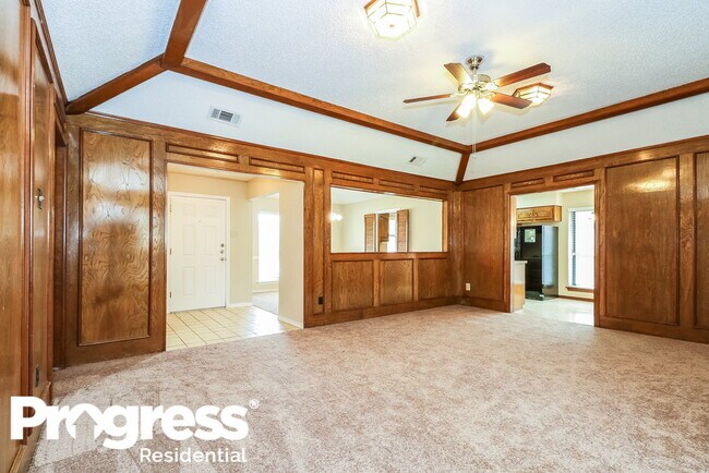 Building Photo - 2213 Trinity Springs Dr