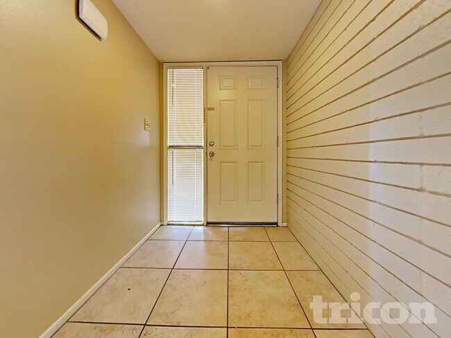 Building Photo - 4127 W Mission Ln