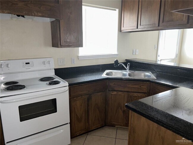 Building Photo - 14 West Dr