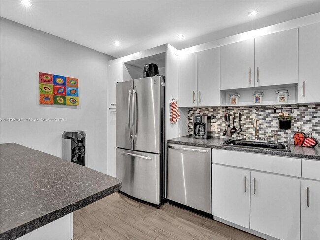 Foto del edificio - 3375 N Country Club Dr