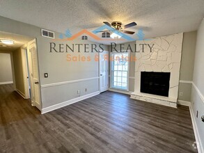 Building Photo - 2105 Epworth Dr NE