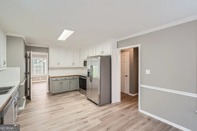 Building Photo - 3020 Royal Creek Way SW