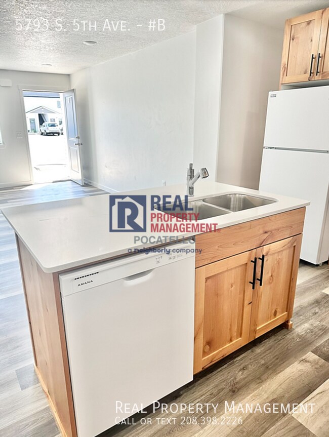 Building Photo - Brand New 3 Bedroom 1 Bath Apartment - Fib...