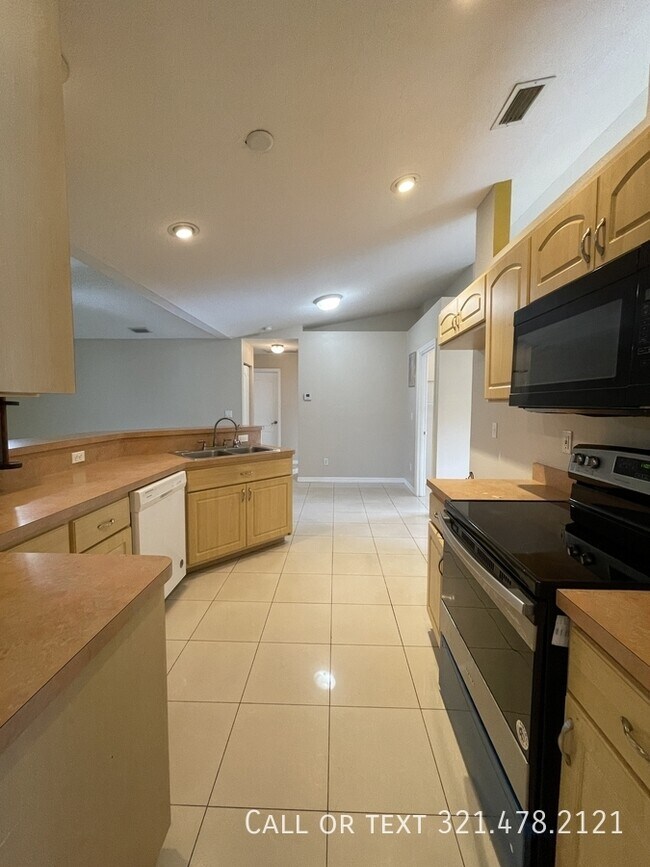 Foto del edificio - 611 Americana Blvd NE