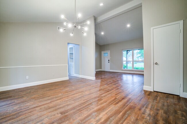 Foto del edificio - 2608 Driftwood Dr