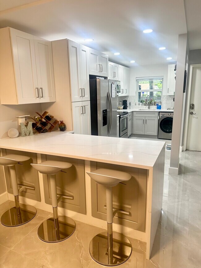 Foto del edificio - 333 NW 17th Ct