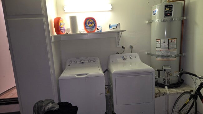 Building Photo - 22195 Summit Hill Dr