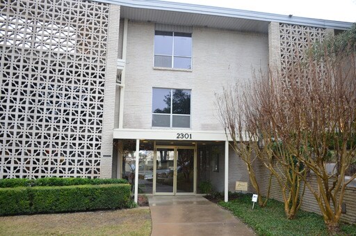 Building Photo - 2301 Ridgmar Plz