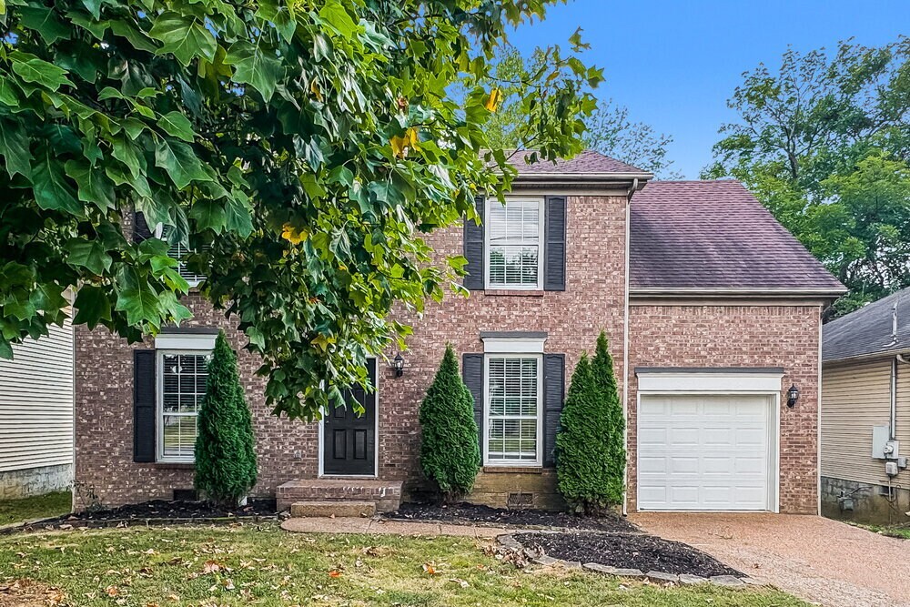 Foto principal - 161 S Birchwood Dr