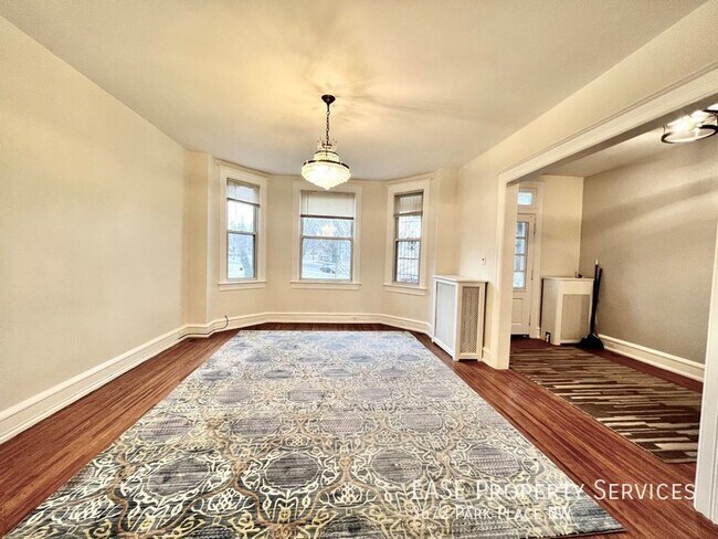 Foto del edificio - 3672 Park Pl NW