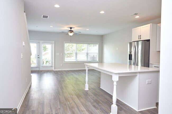 Building Photo - 2890 Regal Park Dr NW
