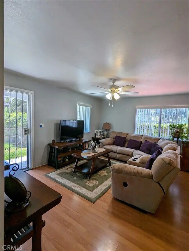 Foto del edificio - 2325 S Harcourt Ave