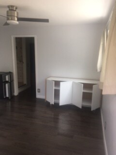 sala de estar / dormitorio #1 - 4350 Corinth Ave