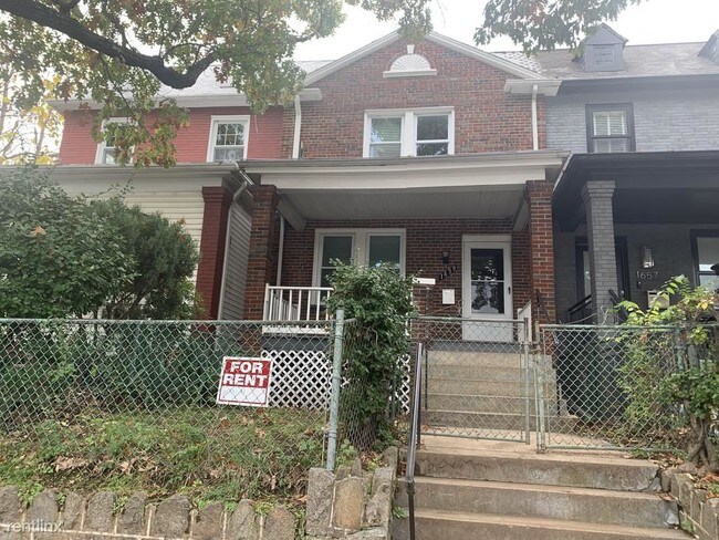 Foto del edificio - 3 br, 3.5 bath House - 1659 C St NE
