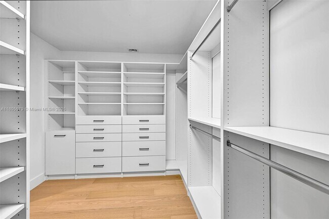 Building Photo - 13637 Deering Bay Dr