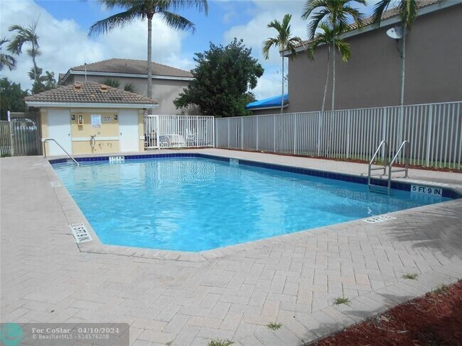 Foto del edificio - 5474 NW 92nd Ave