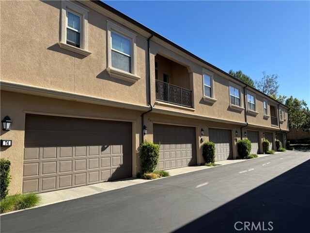 Foto principal - 4760 Irvine Blvd