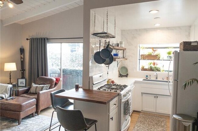 Foto del edificio - 11634 Gorham Ave