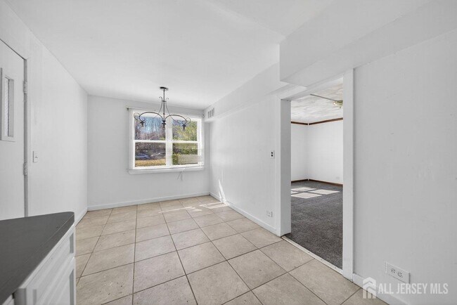 Building Photo - 6 Farm Ln