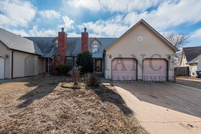 Building Photo - 1417 S Goebel Cir