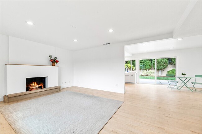 Foto del edificio - 6311 Fallingwater Dr