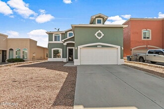 Building Photo - 2137 Shreya St