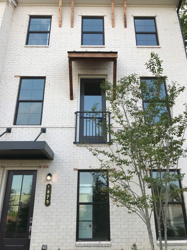 Foto principal - 1070 Aster Rd
