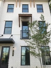 Building Photo - 1070 Aster Rd