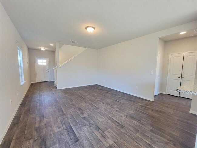 Foto del edificio - 13925 Heywood Dr