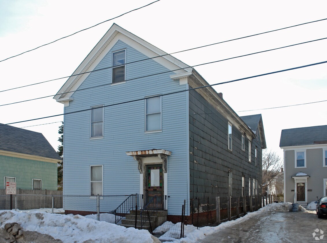 Building Photo - 20 Temple St