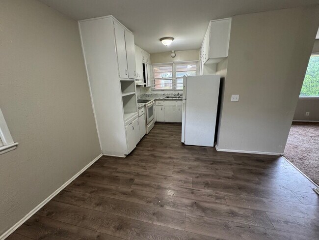 Building Photo - "Charming 3-Bedroom Home in Wichita – 1118...